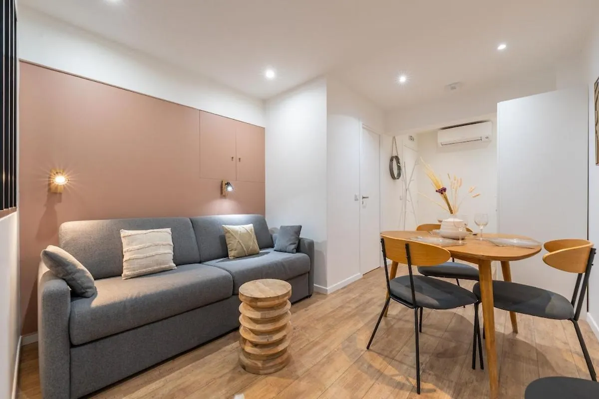 Apartment Nouveau Appartement Sacre Coeur Cottages 4 Paris France